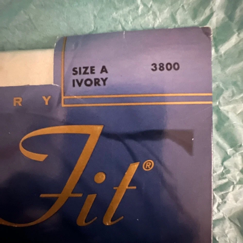 Silky Fit Hosiery Silky Sheer Control Top Pantyhose Ivory Size A Vintage‎